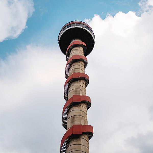 The 1000 Islands Tower stretches into the blue sky.